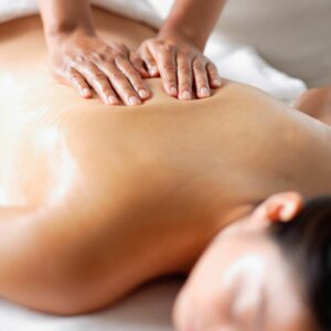 3 massaggi da 50 minuti : 1 massaggio relax -  1 massaggio decontratturante  - 1 massaggio rigenerante